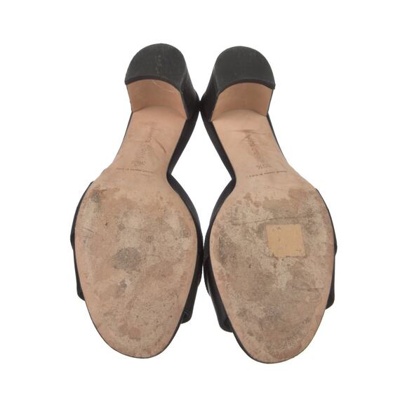 ❤️Manolo Blahnik Hangisi Heels❤️ - Picture 5 of 5